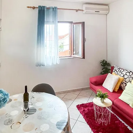 Apartament Amazing In With View Supetar