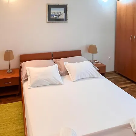 Apartment Amazing In Supetar